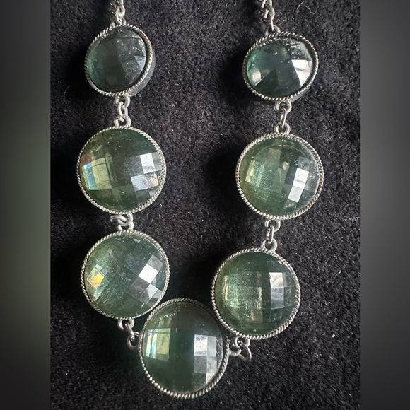 Green crystal necklace with silver tone chain - Picture 2 of 3